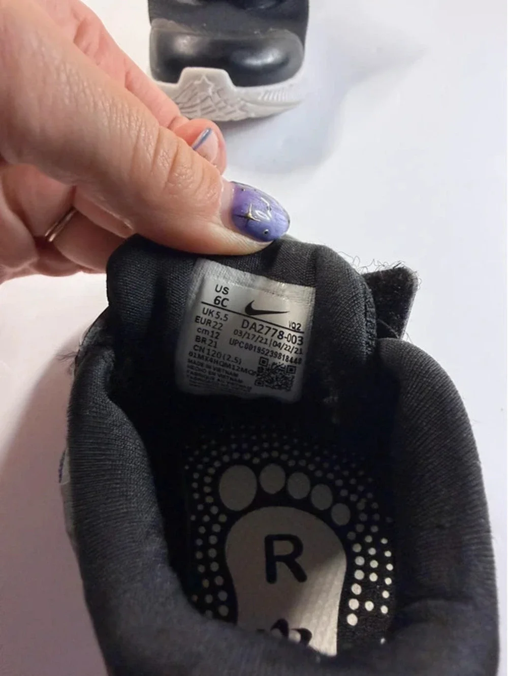 Nike Star Runner Kids Toddler Size 6C Black White Velcro Sneakers DA2778-003